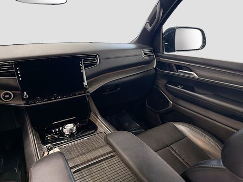 Used 2024 Jeep Wagoneer Series II image 25