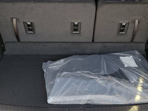 New 2026 Chevrolet Traverse LT w/ Sun and Wheel Package FWD image 9