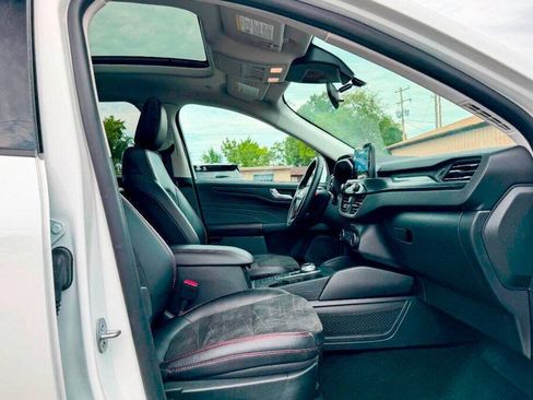 Used 2022 Ford Escape SEL w/ SEL Stealth AWD Package image 9