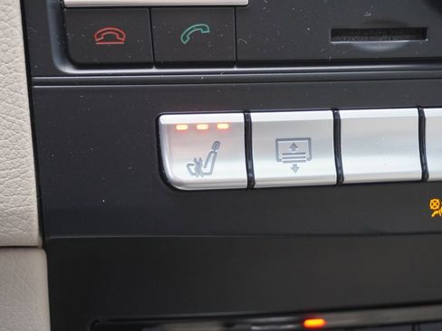 Used 2016 Mercedes-Benz E 350 Sedan image 22