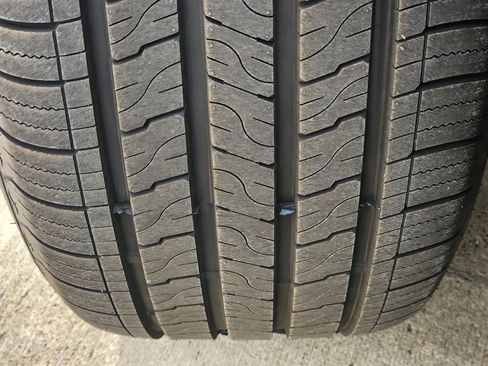 Used 2024 Chevrolet Suburban Premier w/ Premium Package 2 AWD/4WD image 10