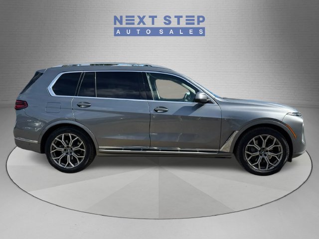 Used 2026 BMW X7 xDrive40i AWD/4WD image 9