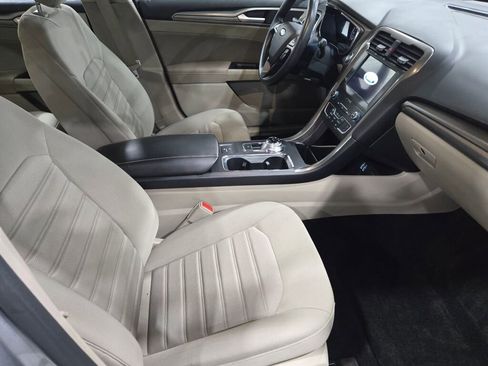 Used 2020 Ford Fusion SE image 7