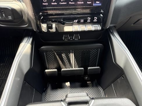 New 2026 RAM 2500 Laramie w/ Night Edition AWD/4WD image 19