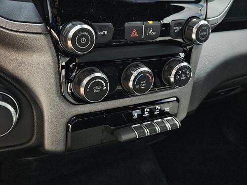 New 2026 RAM 1500 Express AWD/4WD image 19