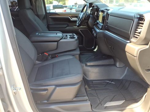 Used 2022 Chevrolet Silverado 1500 LT w/ Z71 Off-Road Package AWD/4WD image 11