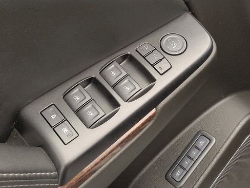 Used 2017 GMC Yukon SLT w/ Open Road Package AWD/4WD image 27