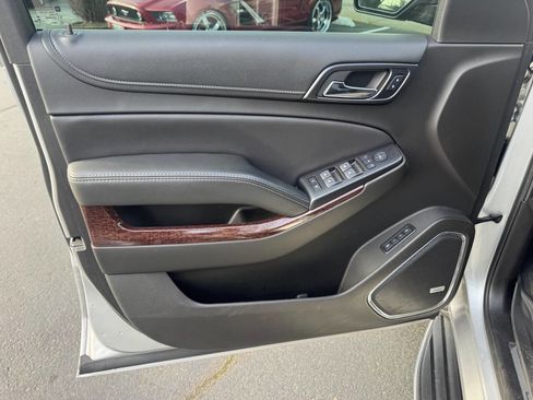 Used 2017 GMC Yukon XL SLT w/ Premium Edition image 14