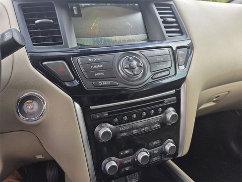 Used 2020 Nissan Pathfinder SV w/ Cargo Package image 9