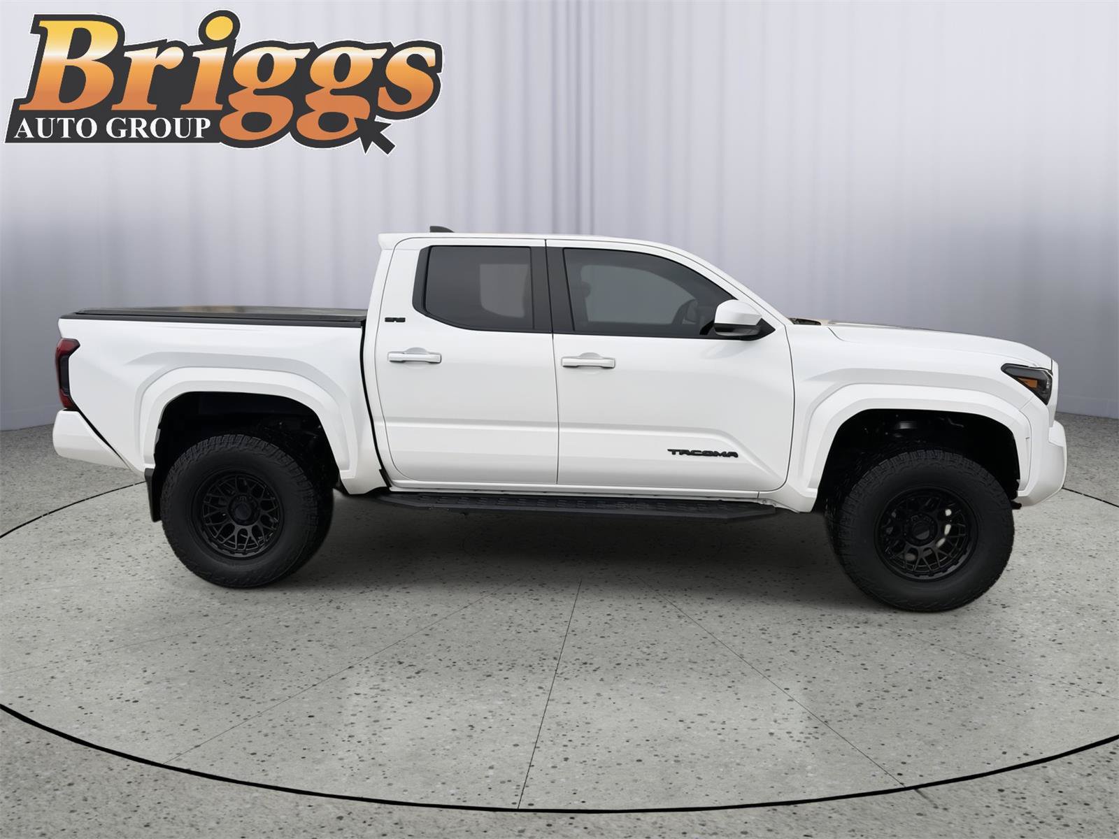 Used 2025 Toyota Tacoma SR5 AWD/4WD image 6