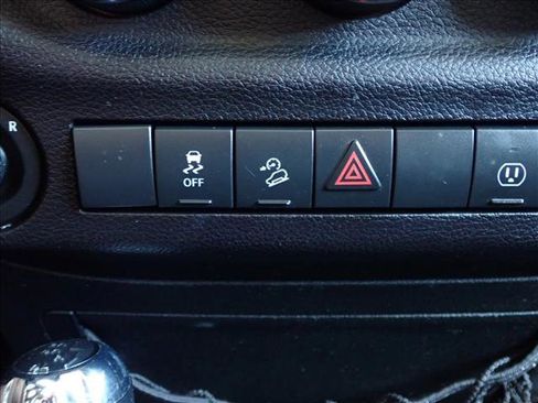 Used 2018 Jeep Wrangler Unlimited Sahara AWD/4WD image 18