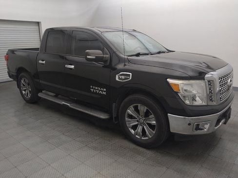 Used 2017 Nissan Titan SV image 11