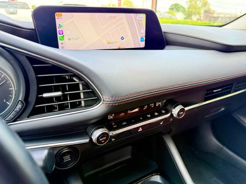 Used 2024 MAZDA MAZDA3 s image 22