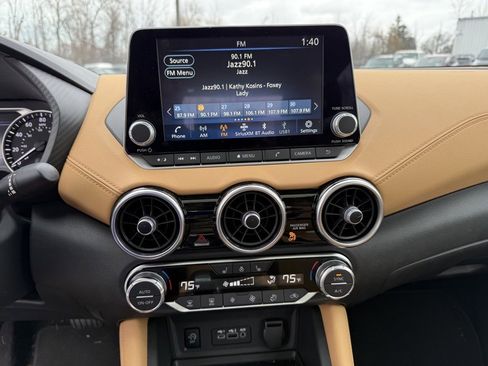 Used 2025 Nissan Sentra SV w/ SV Premium Package image 8