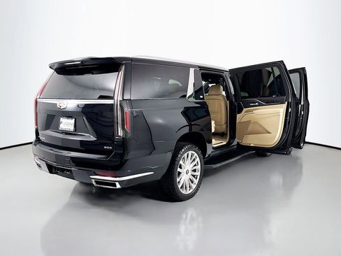 Used 2023 Cadillac Escalade ESV Premium Luxury image 29
