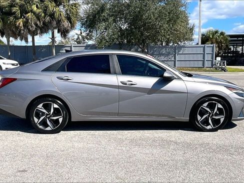 Used 2022 Hyundai Elantra Limited image 4