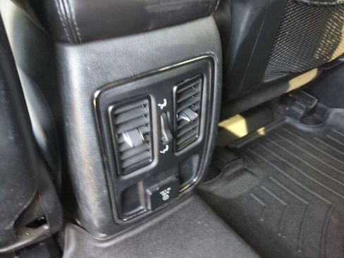 Used 2017 Jeep Grand Cherokee Altitude image 27