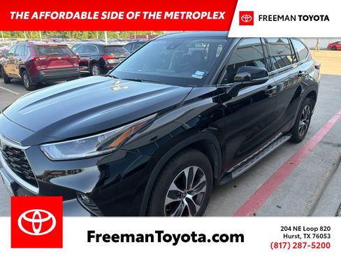 Used 2021 Toyota Highlander XLE FWD image 1