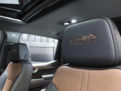 Used 2025 Chevrolet Silverado 1500 High Country w/ High Country Premium Package AWD/4WD image 39