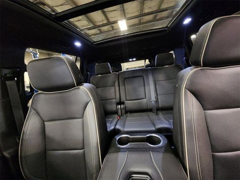 Certified 2024 Chevrolet Suburban Premier w/ Premium Package image 34