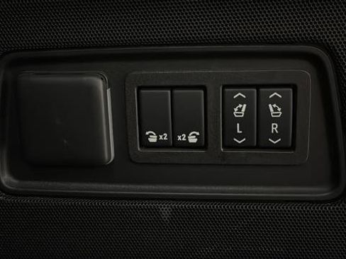 Used 2024 Cadillac Escalade ESV Luxury w/ LPO, Floor Liner Package AWD/4WD image 31