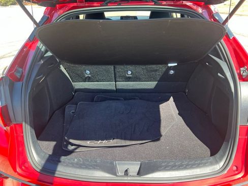 Used 2022 Toyota C-HR XLE FWD image 16