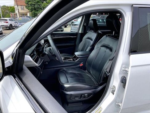 Used 2023 Jeep Grand Cherokee L Limited w/ Luxury Tech Group II AWD/4WD image 10