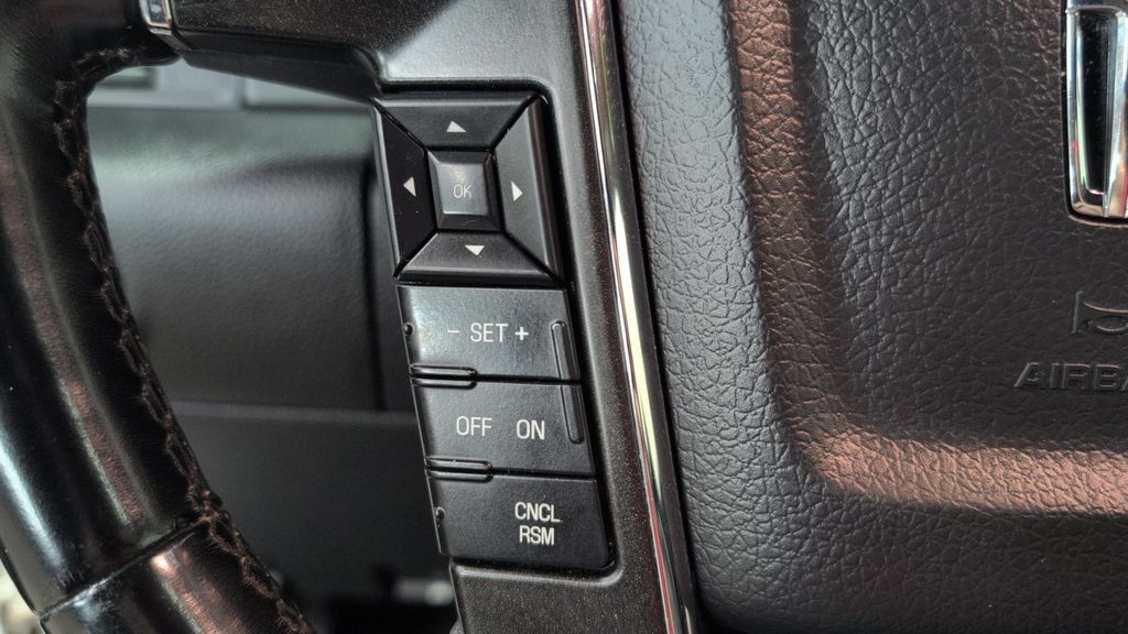 Used 2017 Lincoln Navigator Select AWD/4WD image 10