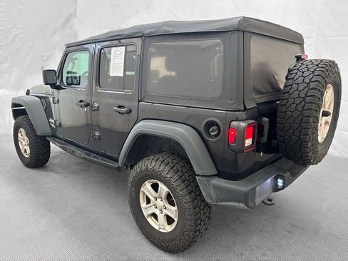 Used 2018 Jeep Wrangler Unlimited Sport S AWD/4WD image 4
