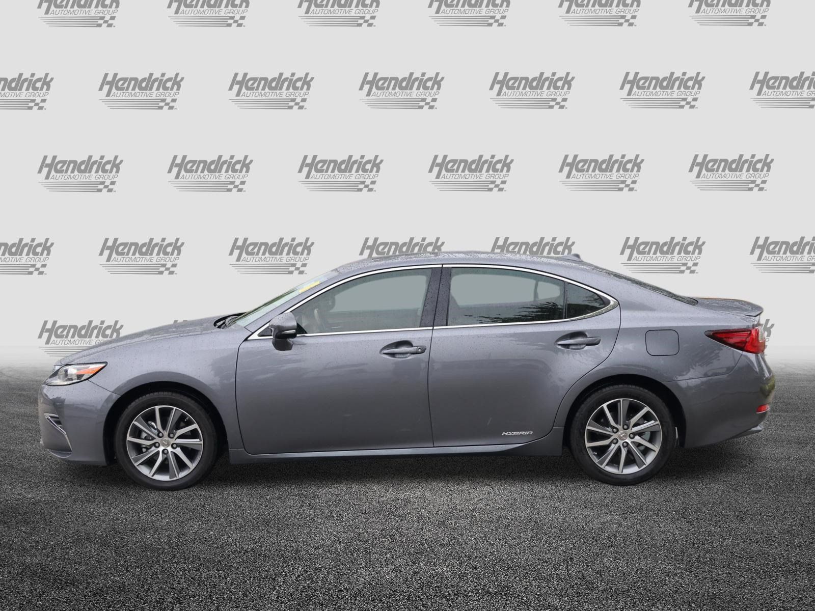Used 2016 Lexus ES 300h w/ Luxury Package w/Wood Trim FWD image 6