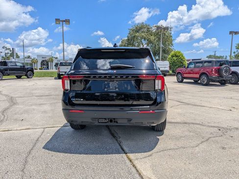 New 2026 Ford Explorer Active RWD image 5