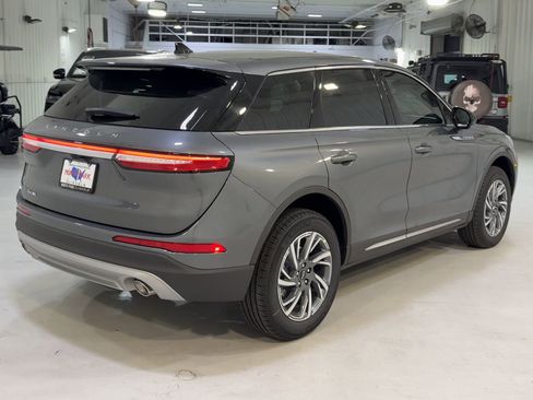 New 2026 Lincoln Corsair Premiere FWD image 9
