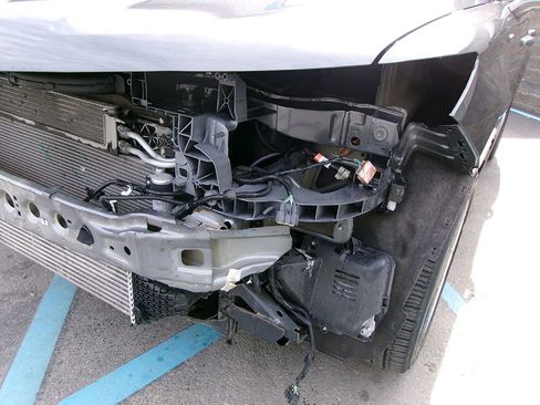 Used 2017 Lincoln MKC Reserve w/ Lincoln MKC Climate Package image 4