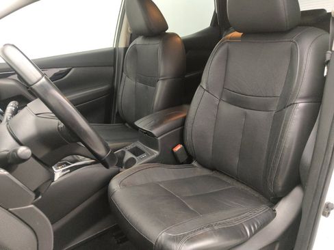 Used 2017 Nissan Rogue Sport SL w/ SL Premium Package image 17