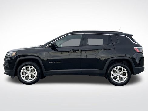 Used 2024 Jeep Compass Latitude image 28