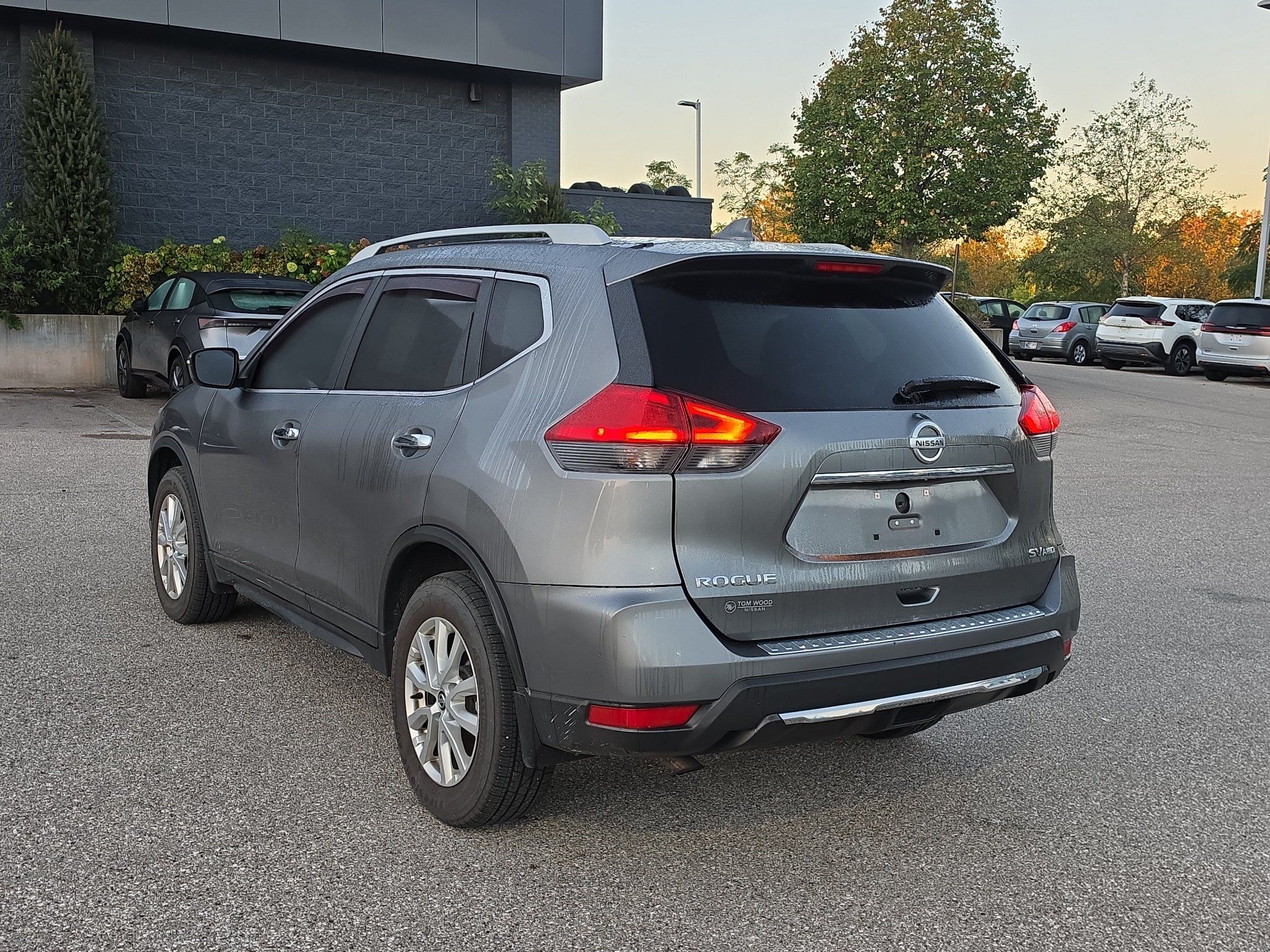 Used 2017 Nissan Rogue SV w/ Sun & Sound Touring Package AWD/4WD image 5