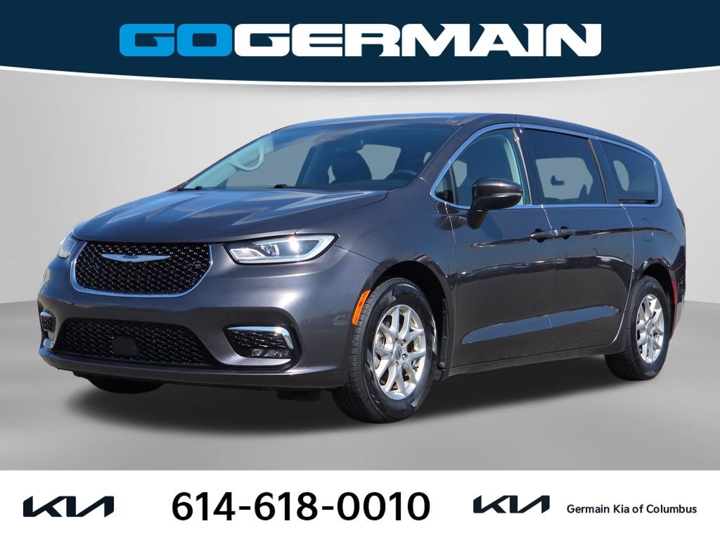 Used 2023 Chrysler Pacifica Touring-L FWD image 1