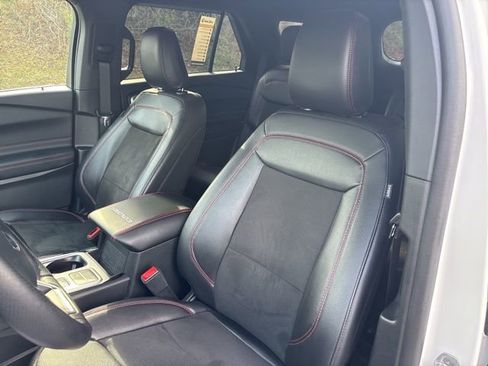 Used 2023 Ford Explorer ST-Line w/ Class IV Trailer Tow Package image 13