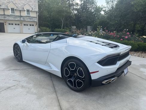 Used 2017 Lamborghini Huracan LP 580-2 RWD image 3