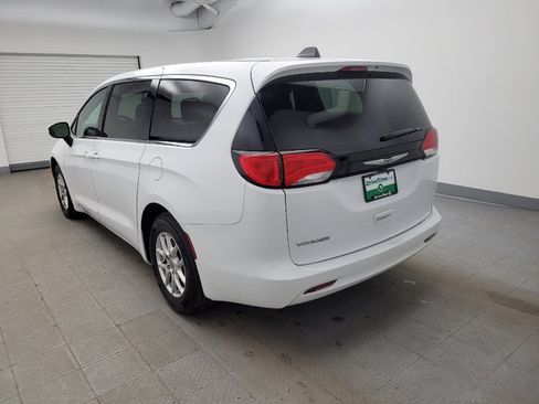Used 2022 Chrysler Voyager LX FWD image 5