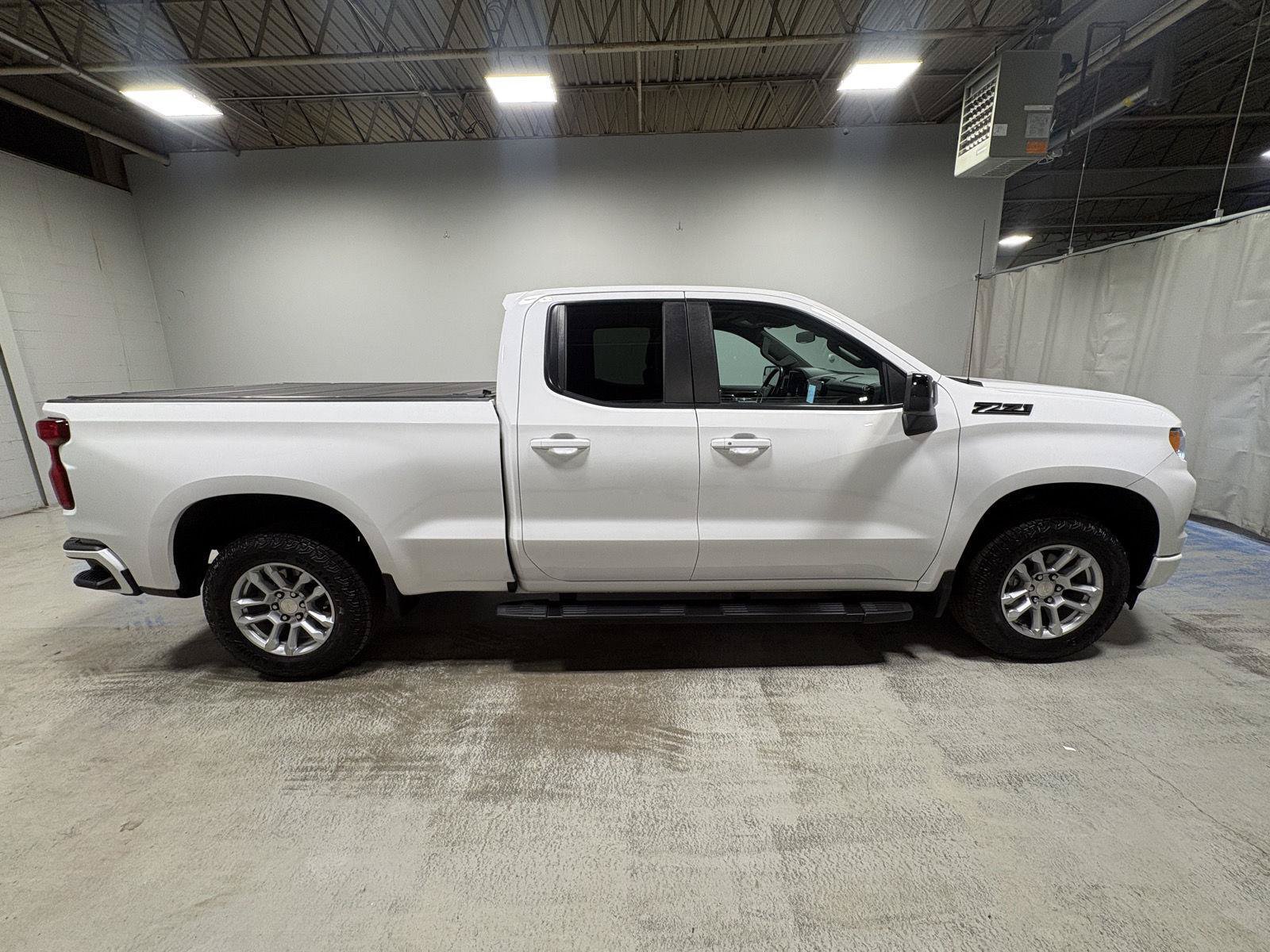 Used 2023 Chevrolet Silverado 1500 RST AWD/4WD image 15