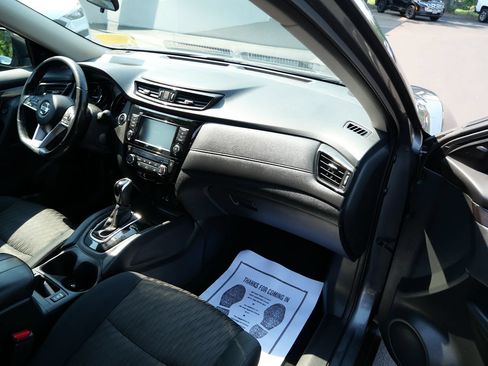 Used 2018 Nissan Rogue SV AWD/4WD image 30