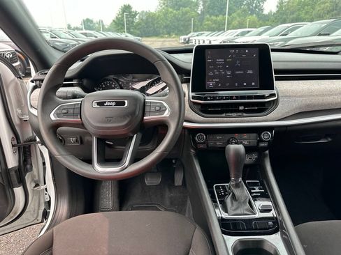 Used 2025 Jeep Compass Sport AWD/4WD image 40