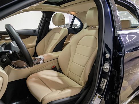 Used 2021 Mercedes-Benz C 300 4MATIC Sedan image 4