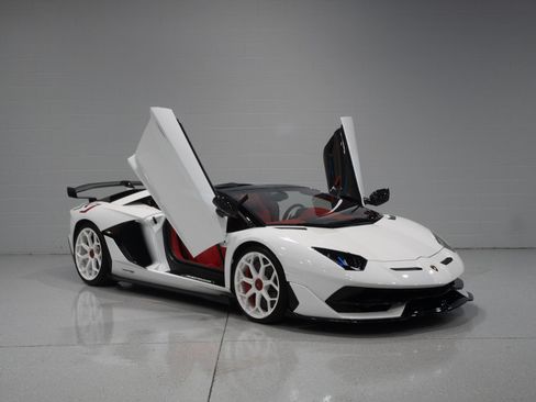Used 2020 Lamborghini Aventador SVJ AWD/4WD image 62