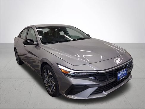 Used 2025 Hyundai Elantra Sport FWD image 5