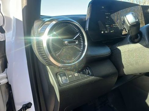 Used 2025 Chevrolet Equinox LT image 15