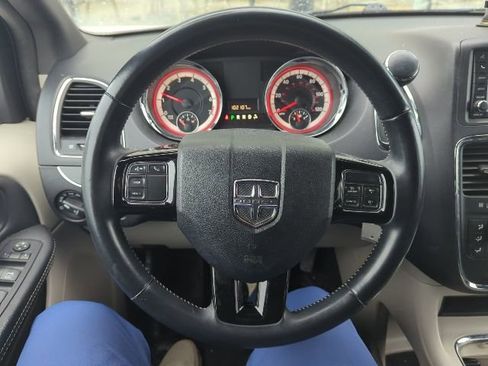 Used 2017 Dodge Grand Caravan SXT image 8