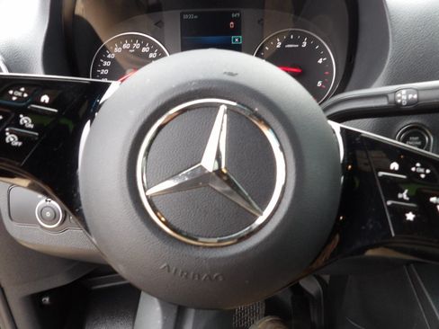 Used 2025 Mercedes-Benz Sprinter 2500 image 15