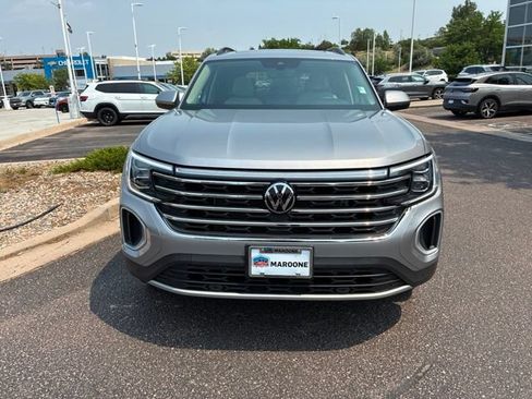 Used 2024 Volkswagen Atlas SE w/ Panoramic Sunroof Package AWD/4WD image 2